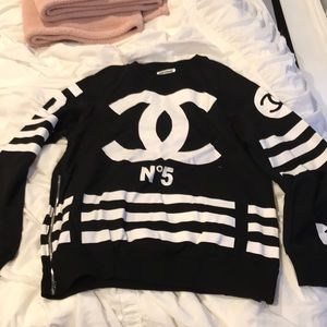 Black graphic crew neck.